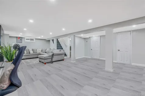 1454 E Forks Road Bay Shore NY 11706