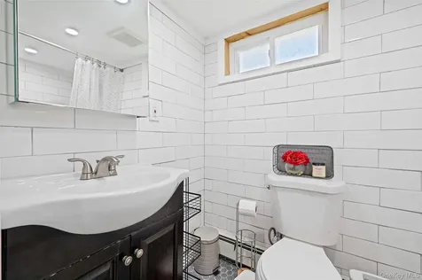 1454 E Forks Road Bay Shore NY 11706