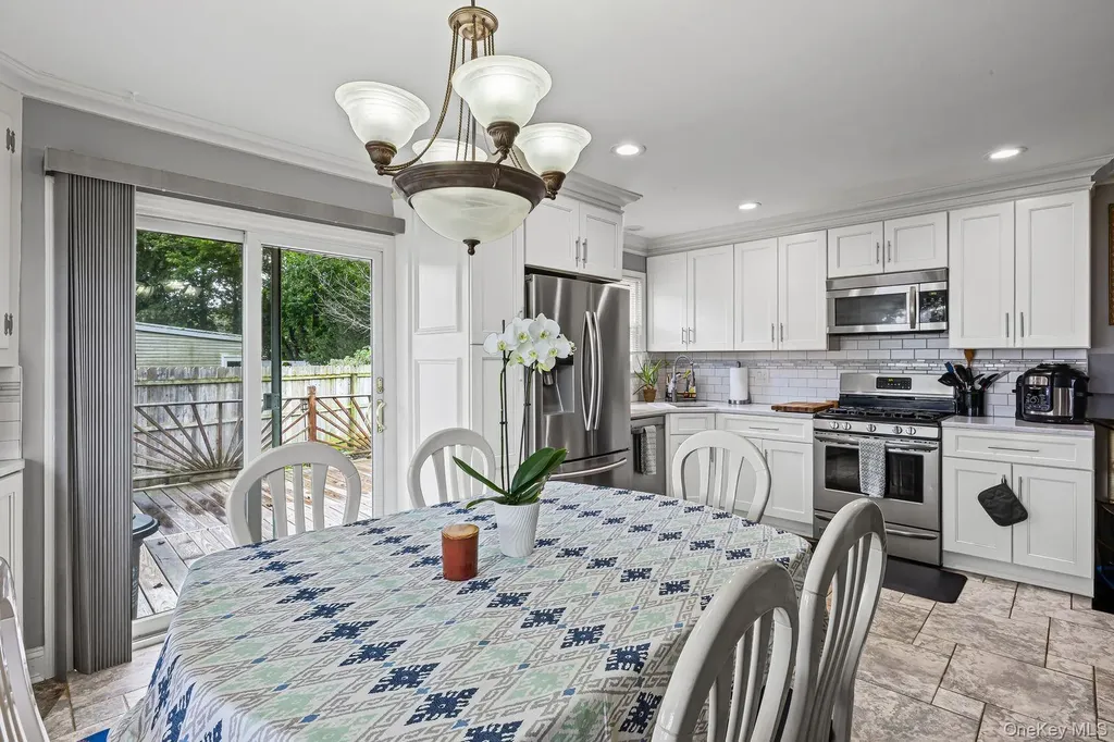 22 Larry Road Selden NY 11784