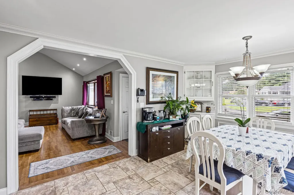 22 Larry Road Selden NY 11784