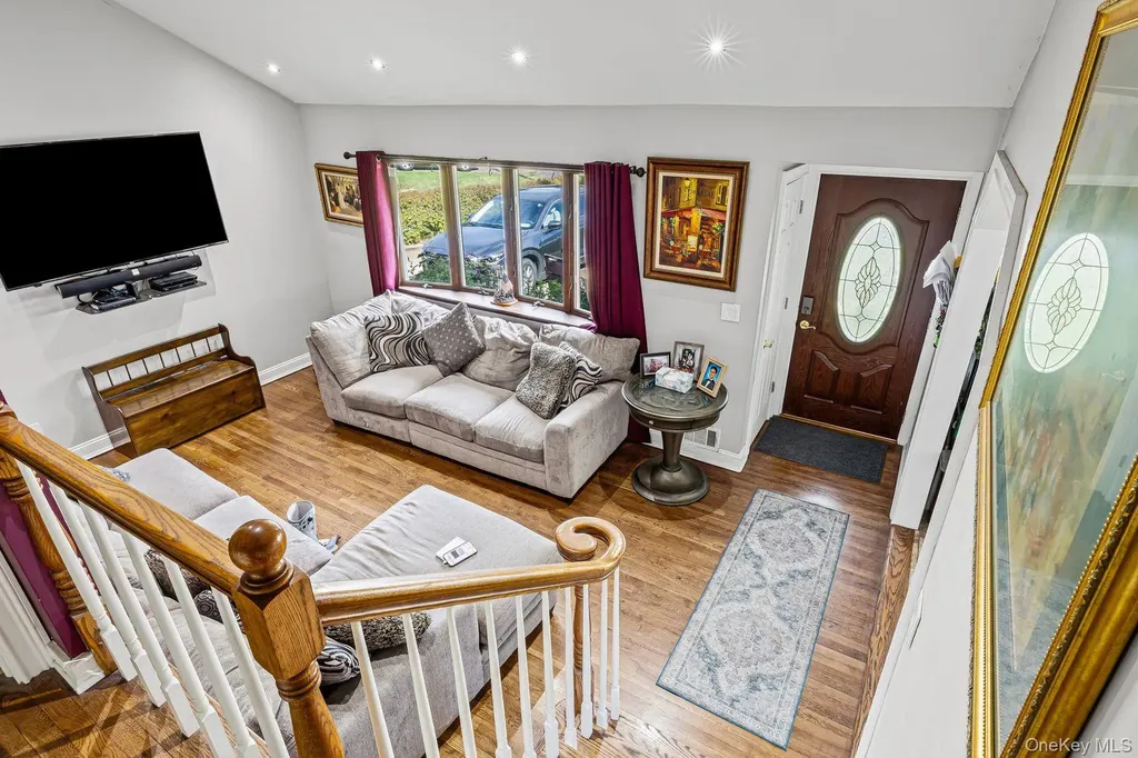 22 Larry Road Selden NY 11784