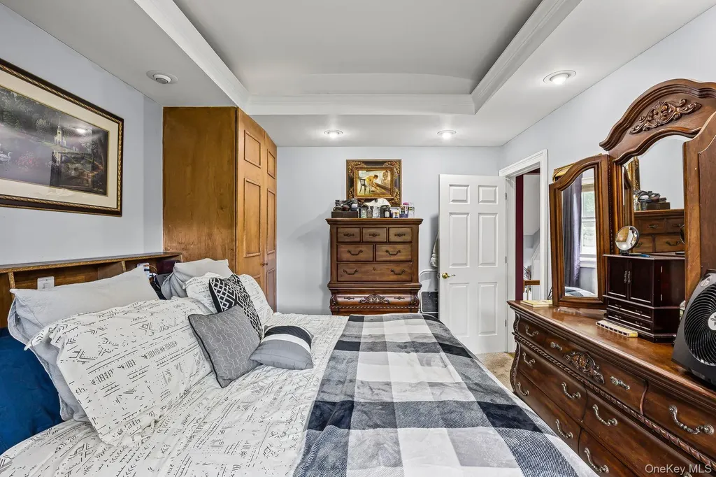 22 Larry Road Selden NY 11784