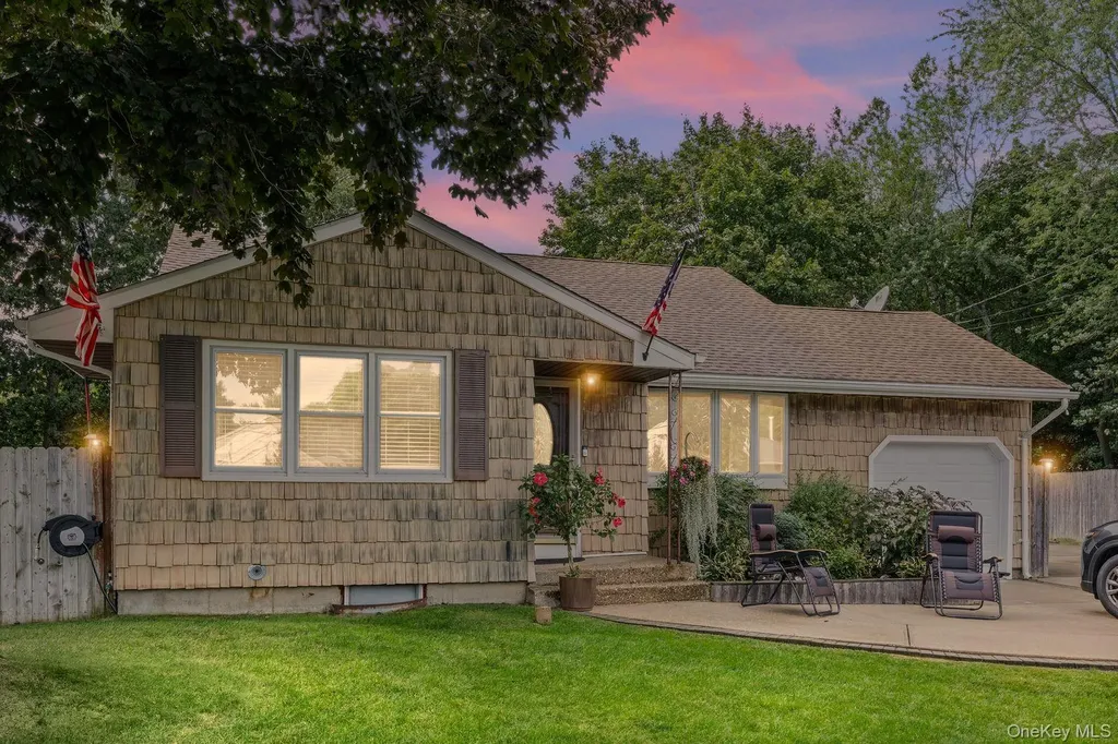 22 Larry Road Selden NY 11784