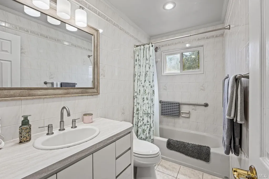 22 Larry Road Selden NY 11784
