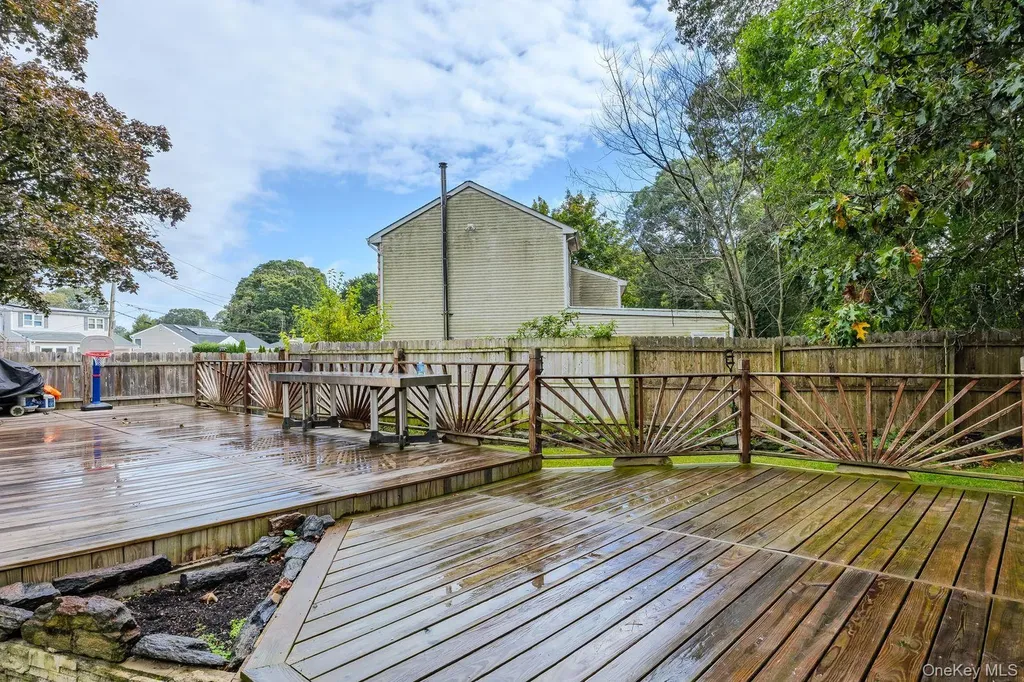 22 Larry Road Selden NY 11784