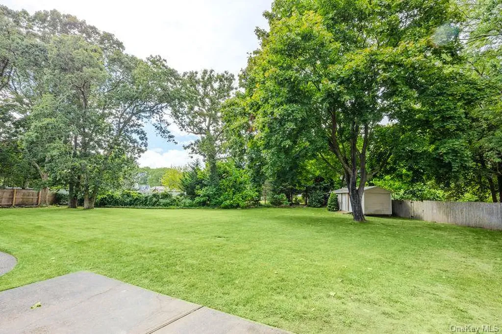 22 Larry Road Selden NY 11784