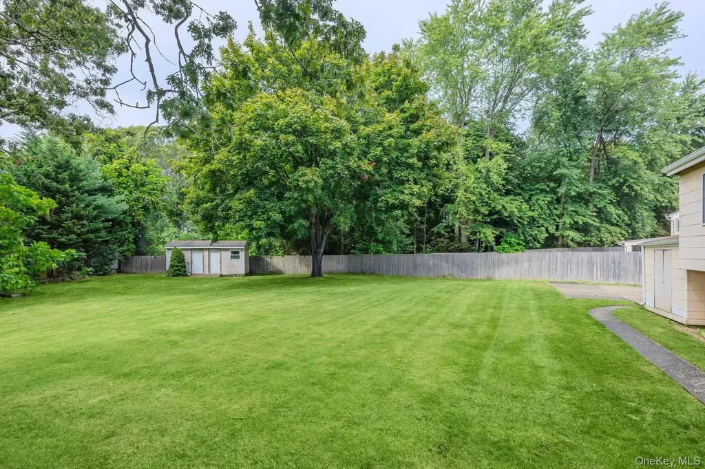 22 Larry Road Selden NY 11784