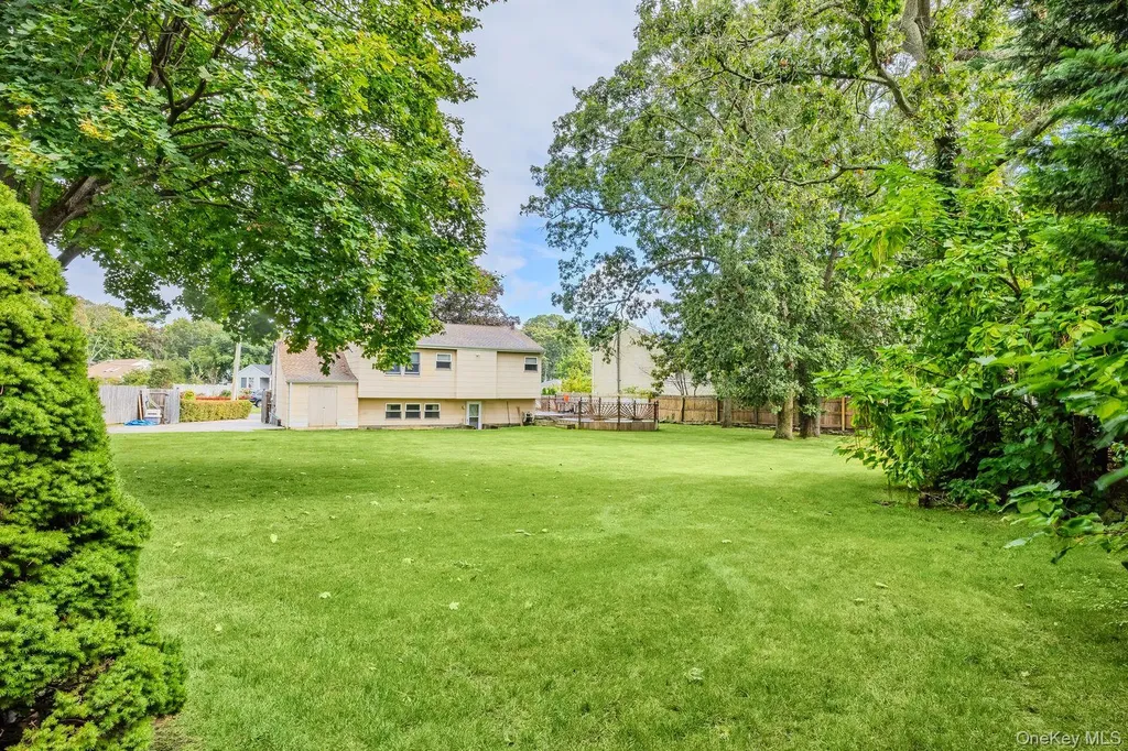 22 Larry Road Selden NY 11784