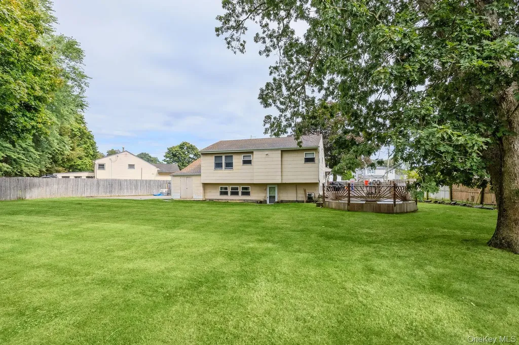 22 Larry Road Selden NY 11784
