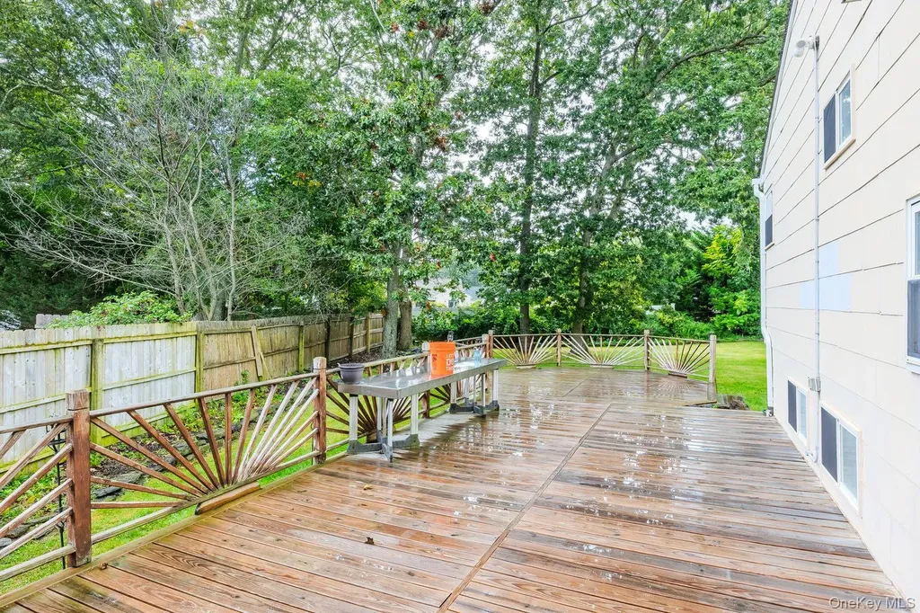 22 Larry Road Selden NY 11784