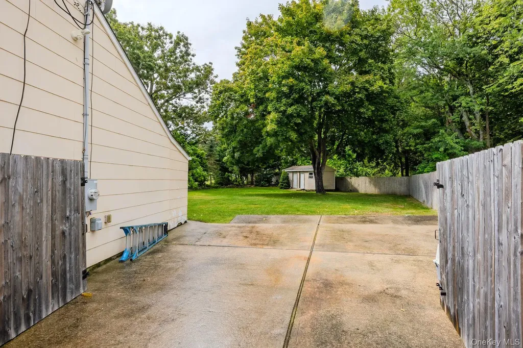 22 Larry Road Selden NY 11784