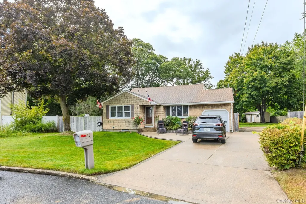 22 Larry Road Selden NY 11784