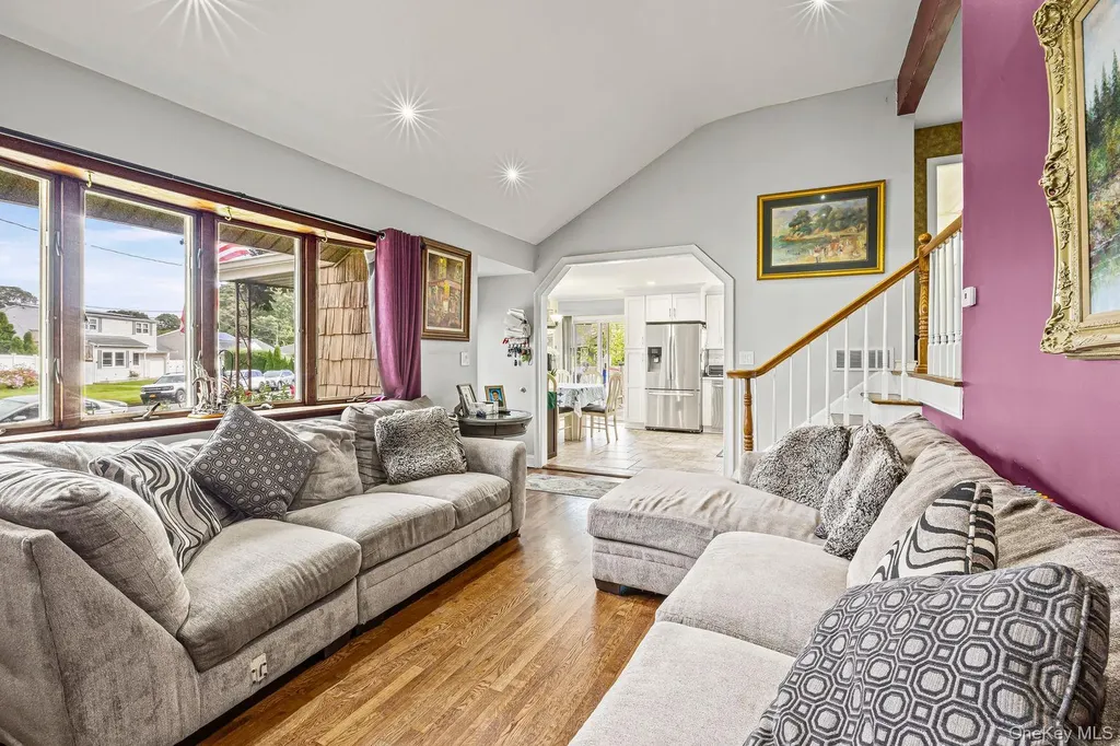 22 Larry Road Selden NY 11784