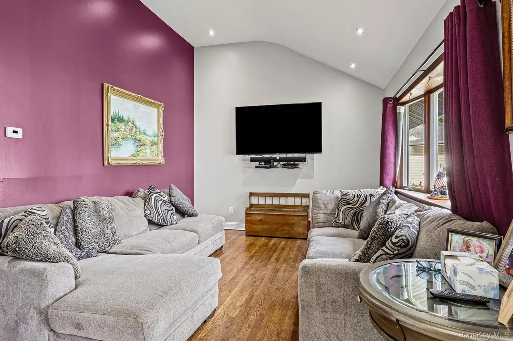 22 Larry Road Selden NY 11784
