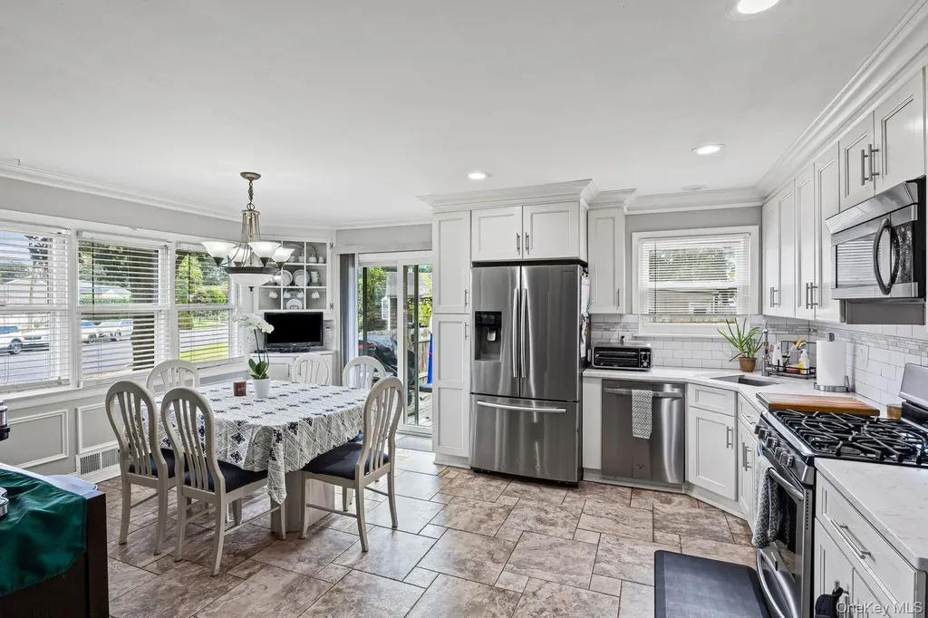 22 Larry Road Selden NY 11784