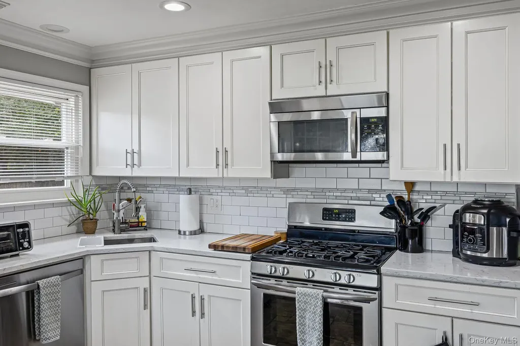 22 Larry Road Selden NY 11784