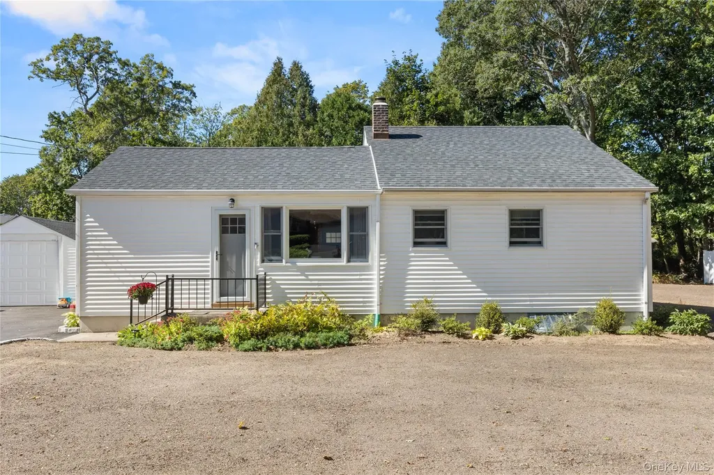 10 White Avenue Saint James NY 11780