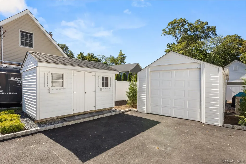 10 White Avenue Saint James NY 11780