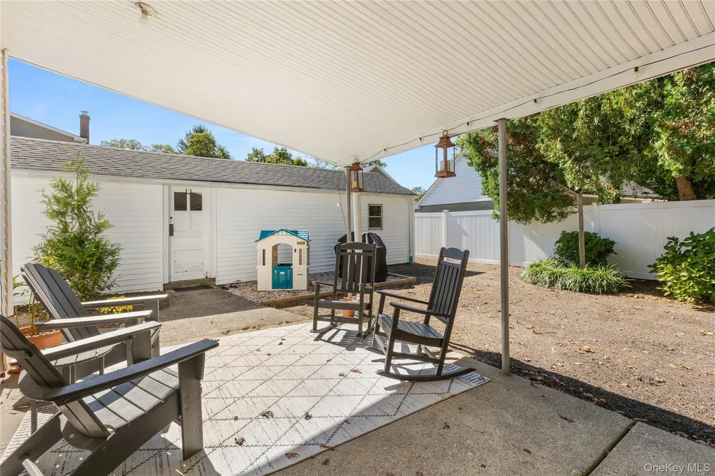 10 White Avenue Saint James NY 11780