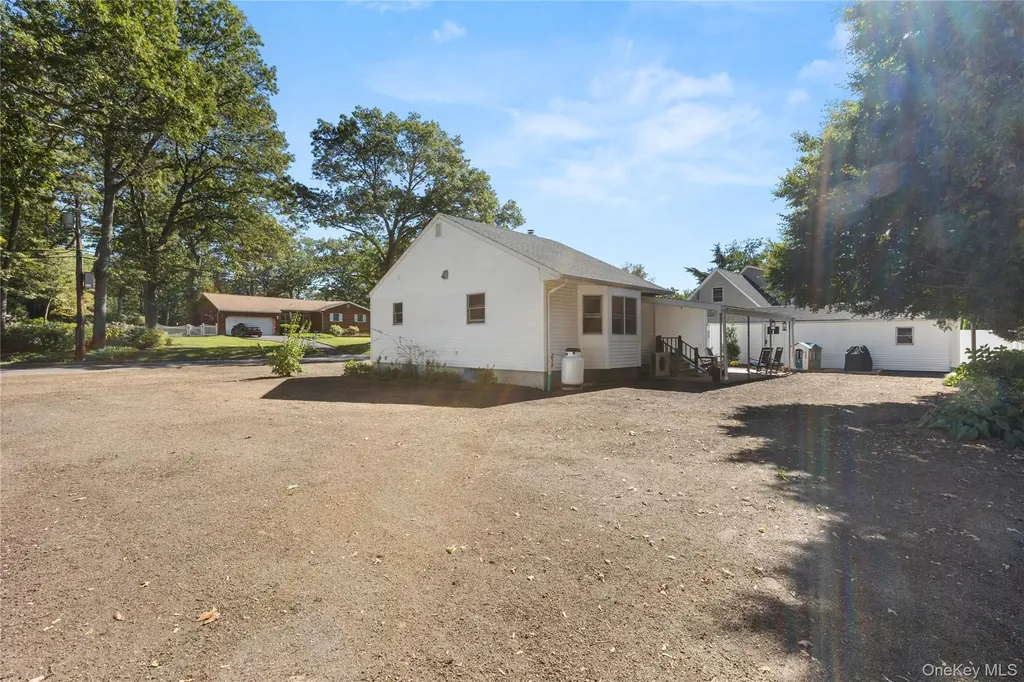 10 White Avenue Saint James NY 11780