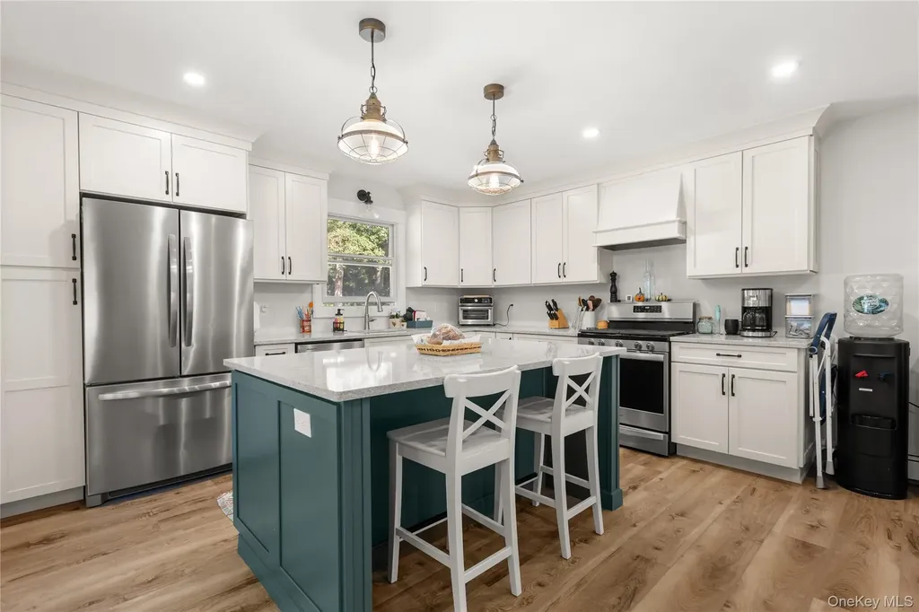 10 White Avenue Saint James NY 11780