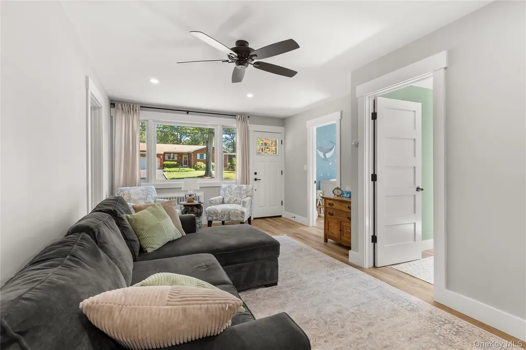 10 White Avenue Saint James NY 11780