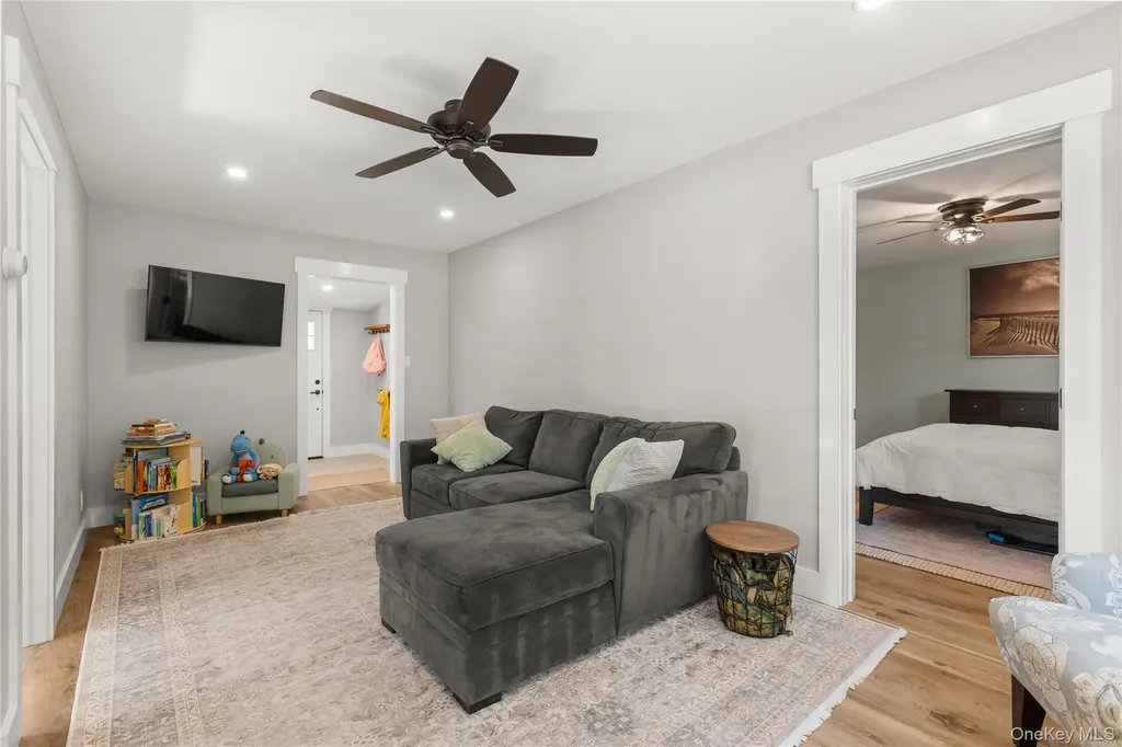 10 White Avenue Saint James NY 11780