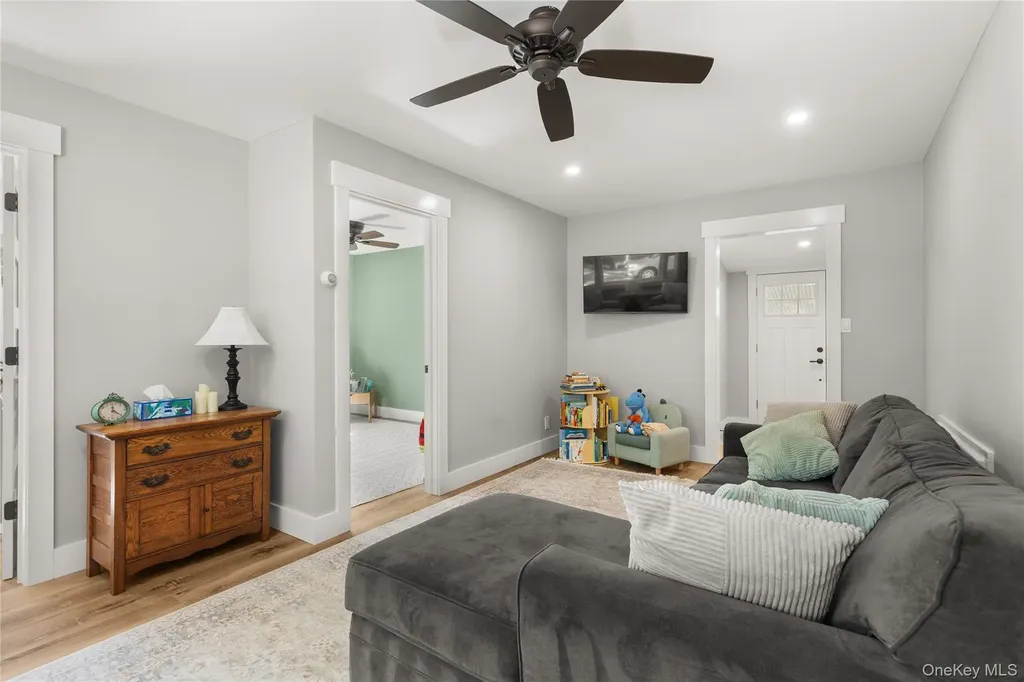 10 White Avenue Saint James NY 11780