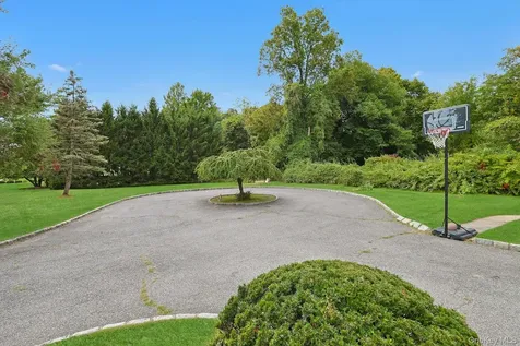 15 Reeback Drive Valhalla NY 10595