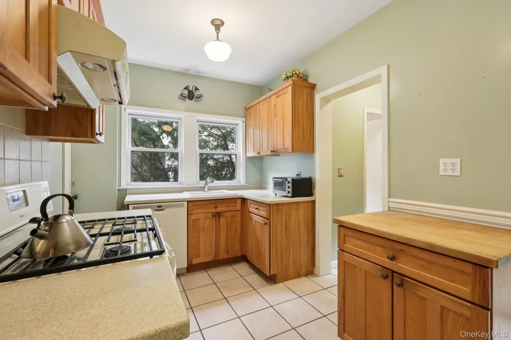 24 Gilbert Place Yonkers NY 10701
