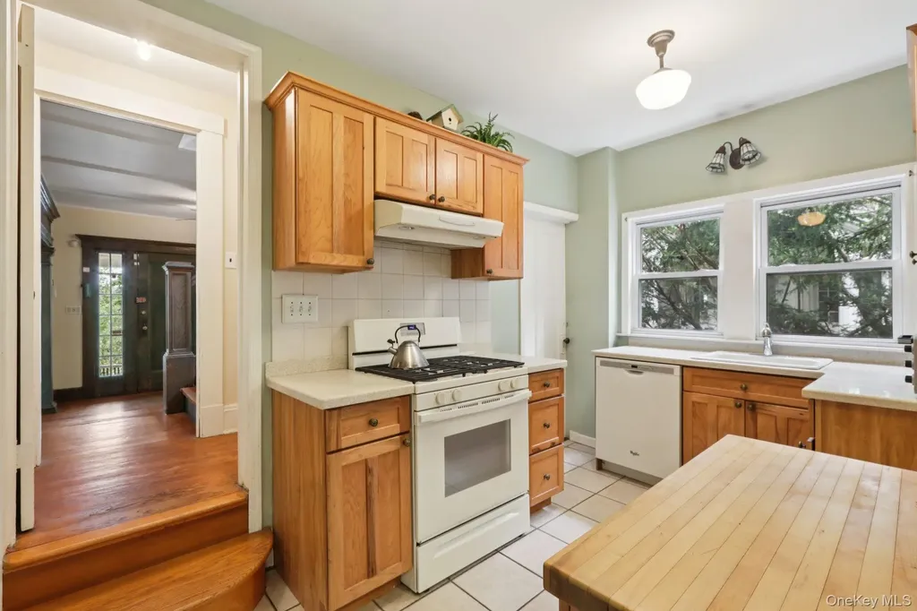 24 Gilbert Place Yonkers NY 10701