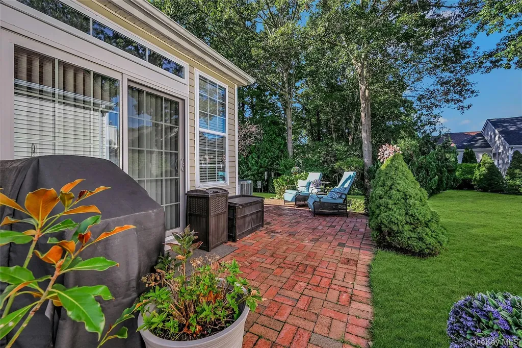 517 Leisure Drive Ridge NY 11961
