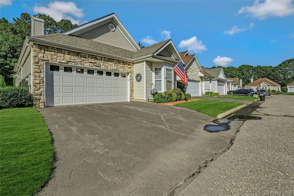 517 Leisure Drive Ridge NY 11961