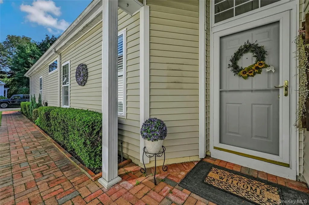 517 Leisure Drive Ridge NY 11961