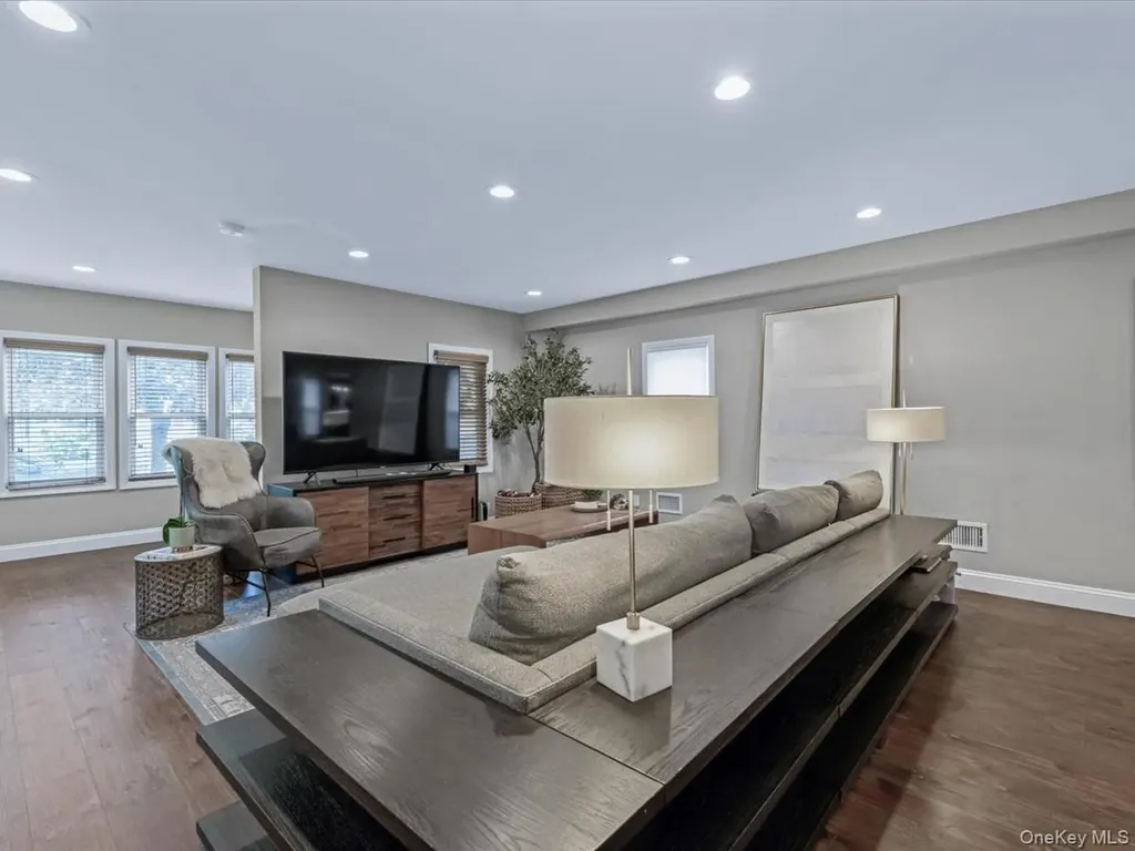 237 Central Avenue Lynbrook NY 11563