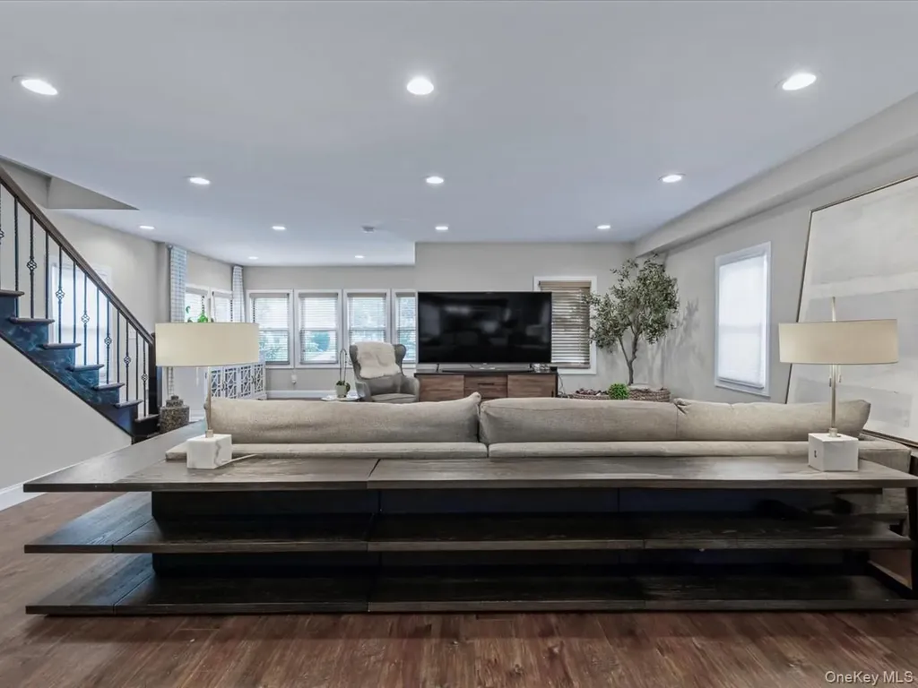 237 Central Avenue Lynbrook NY 11563