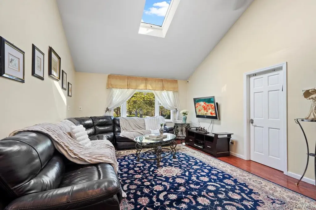 118 Grant Avenue Albertson NY 11507
