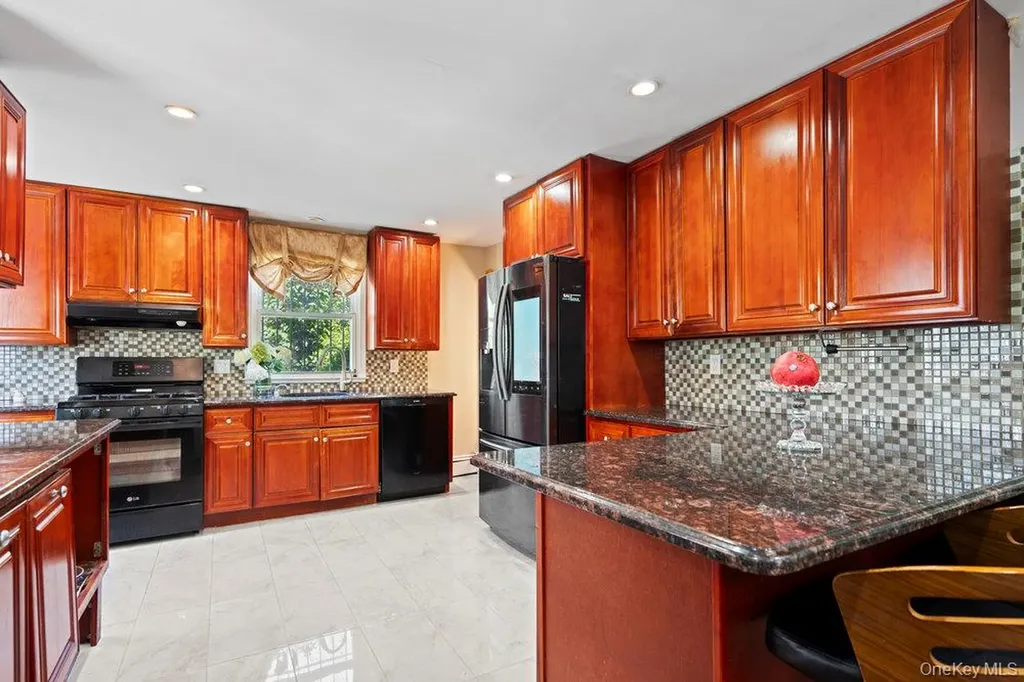 118 Grant Avenue Albertson NY 11507