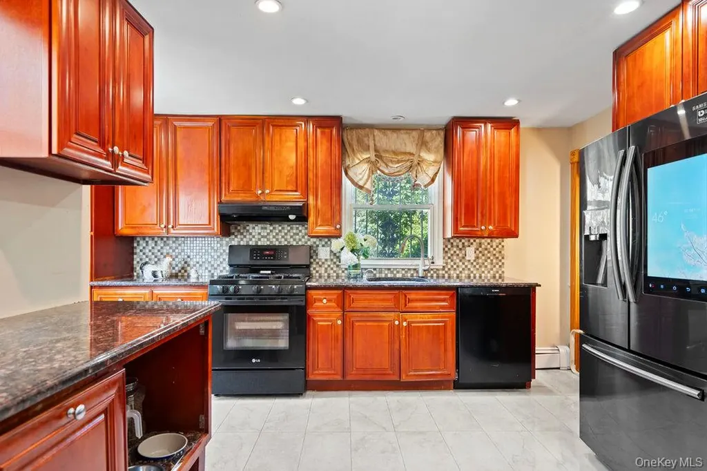 118 Grant Avenue Albertson NY 11507