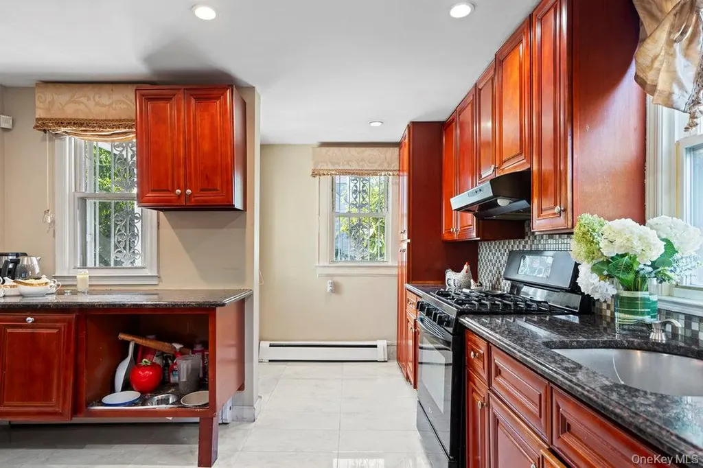 118 Grant Avenue Albertson NY 11507