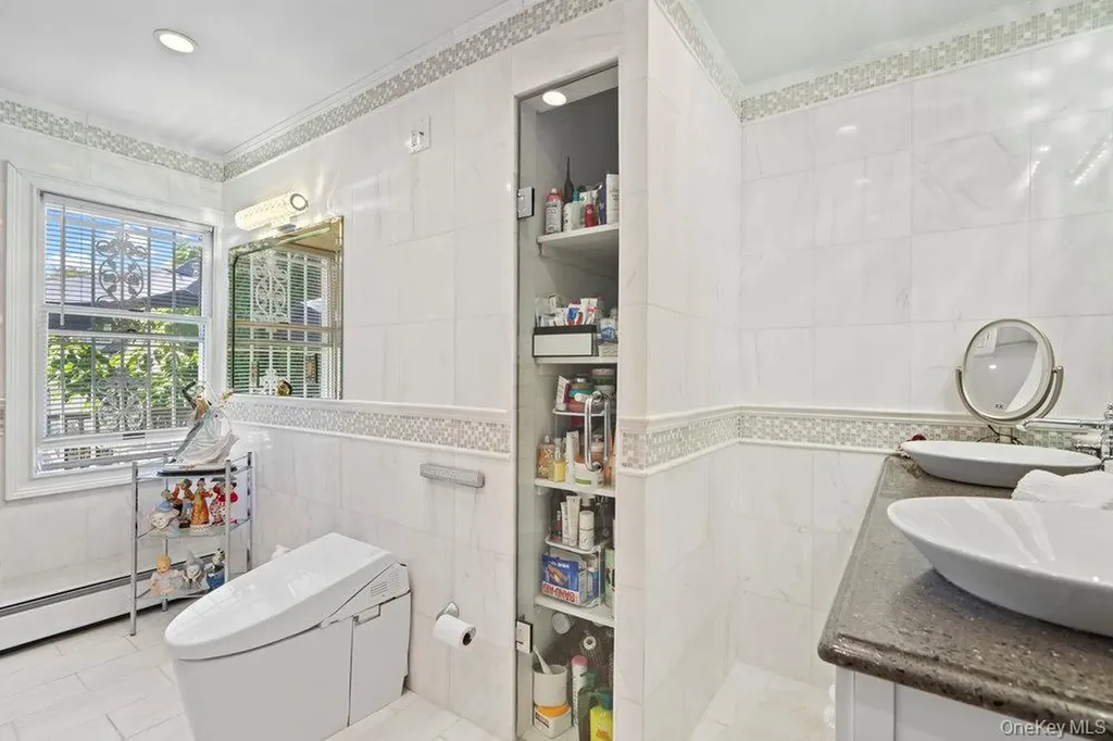 118 Grant Avenue Albertson NY 11507