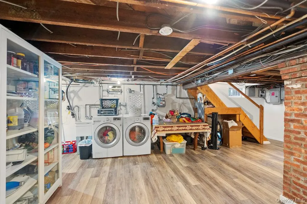118 Grant Avenue Albertson NY 11507