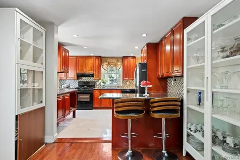 118 Grant Avenue Albertson NY 11507