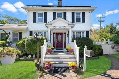118 Grant Avenue Albertson NY 11507