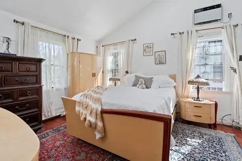 118 Grant Avenue Albertson NY 11507