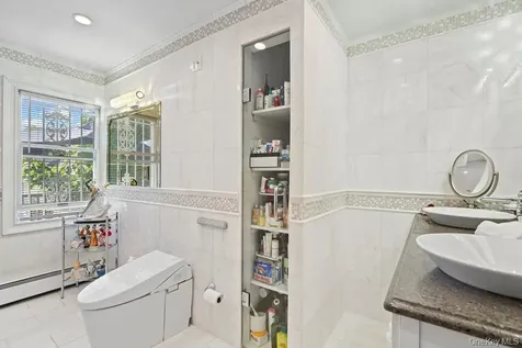 118 Grant Avenue Albertson NY 11507