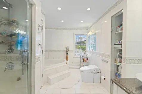 118 Grant Avenue Albertson NY 11507