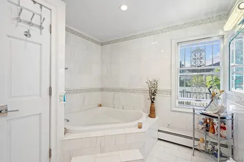 118 Grant Avenue Albertson NY 11507