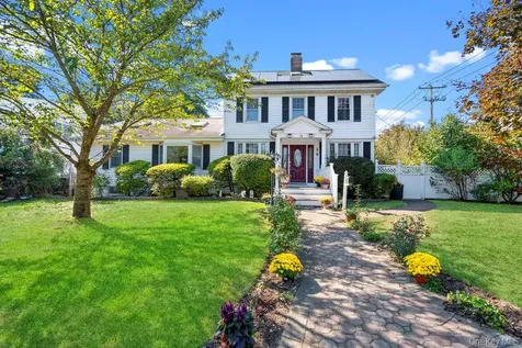 118 Grant Avenue Albertson NY 11507