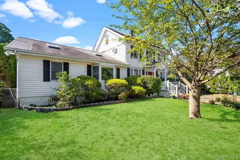 118 Grant Avenue Albertson NY 11507